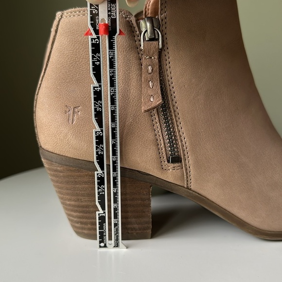 Frye Judith Double Zip Suede Ankle Booties Tan Dual Zip Block Heel Size 8 - Picture 7 of 12